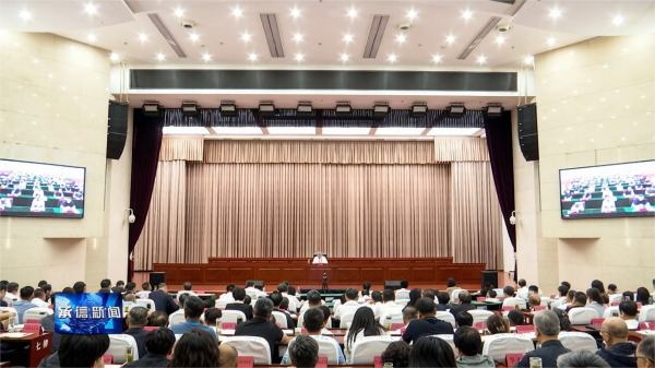 卢健在树立和践行正确政绩观学习教育专题党课上强调：牢固树立和深入践行正确政绩观 自觉为人民出政绩、以实干出政绩（转载：承